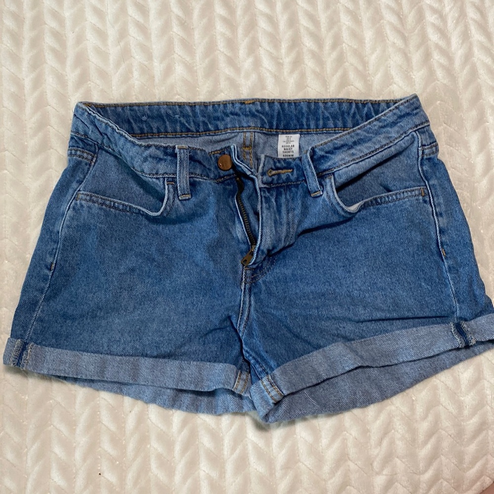 H&M Regular Waist Denim Shorts Size 6